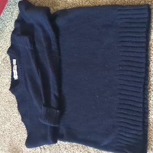 Beautiful wool navy vintage sweater in women's medium.